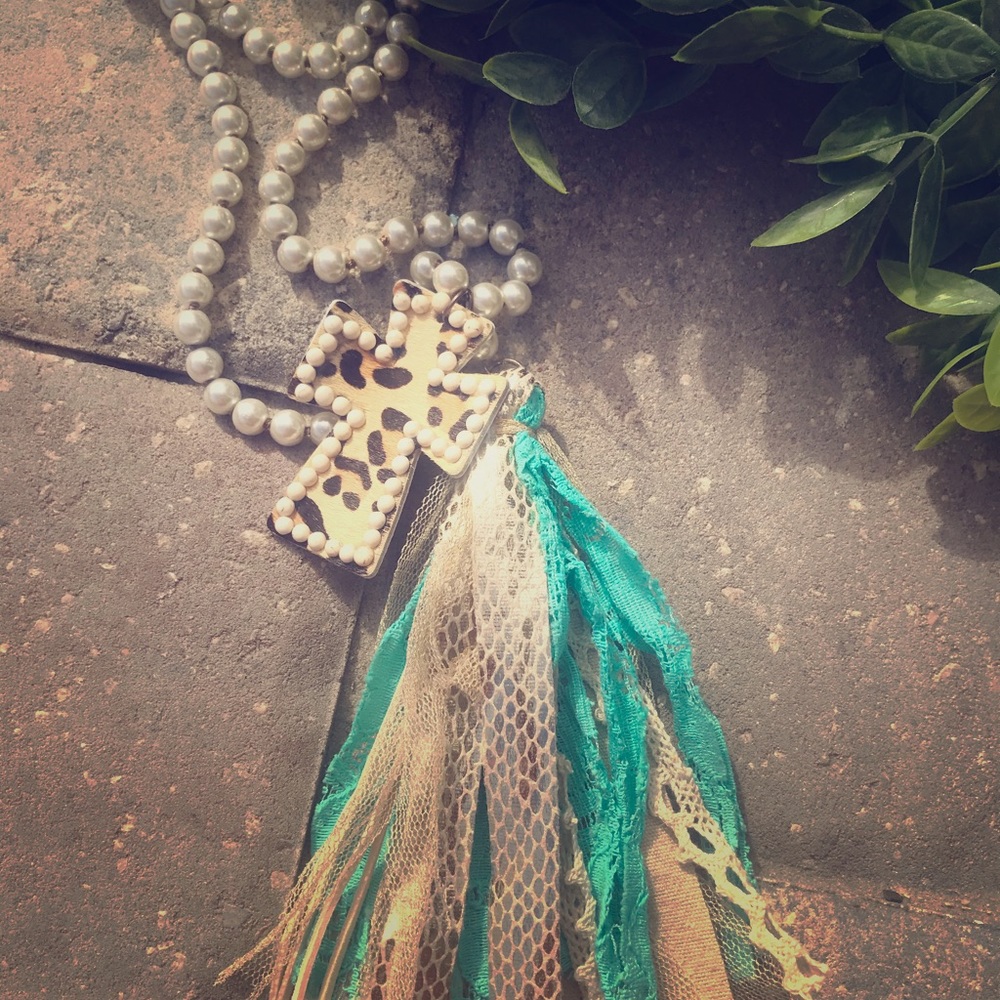 Boutique Pearl & Tassel Necklace
